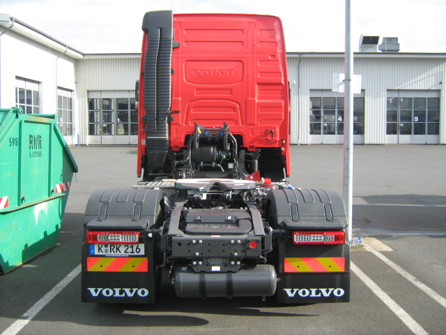 Спецавтолэнд - Седельные тягачи – Volvo FH 500 Е5 седельный тягач ADR, 2013 г.